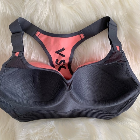 Victoria Secret !! - Picture 3 of 6